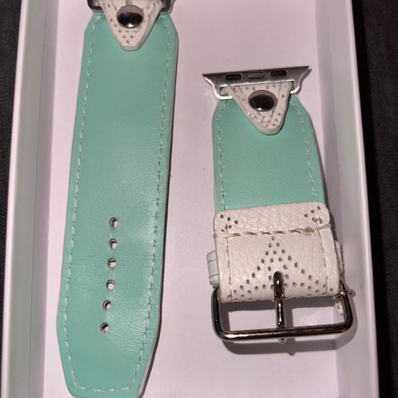 ⭐️Upcycled authentic Louis Vuitton White Mahina leather Apple Watch band - Picture 2 of 6